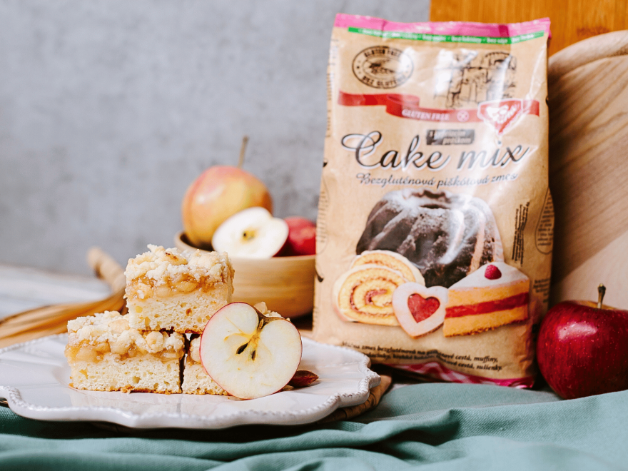 Quick gluten-free apple pie with crumble