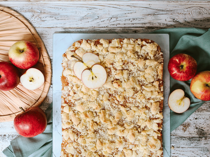Quick gluten-free apple pie with crumble