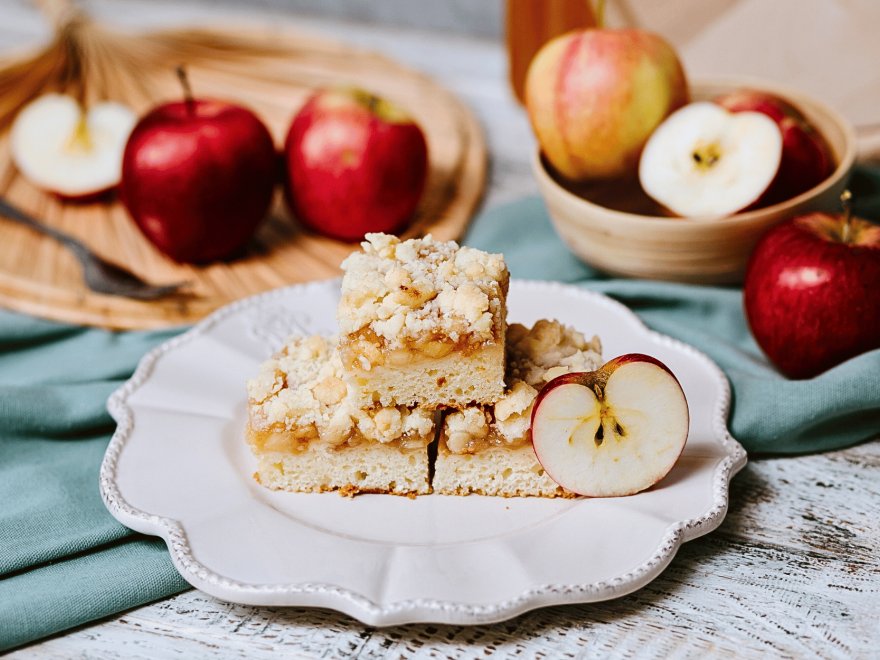 Quick gluten-free apple pie with crumble