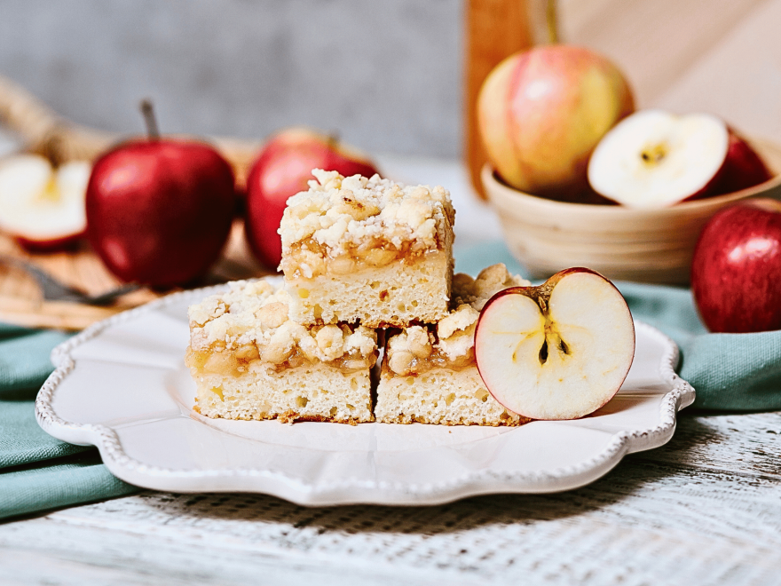 Quick gluten-free apple pie with crumble