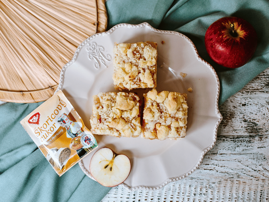 Quick gluten-free apple pie with crumble