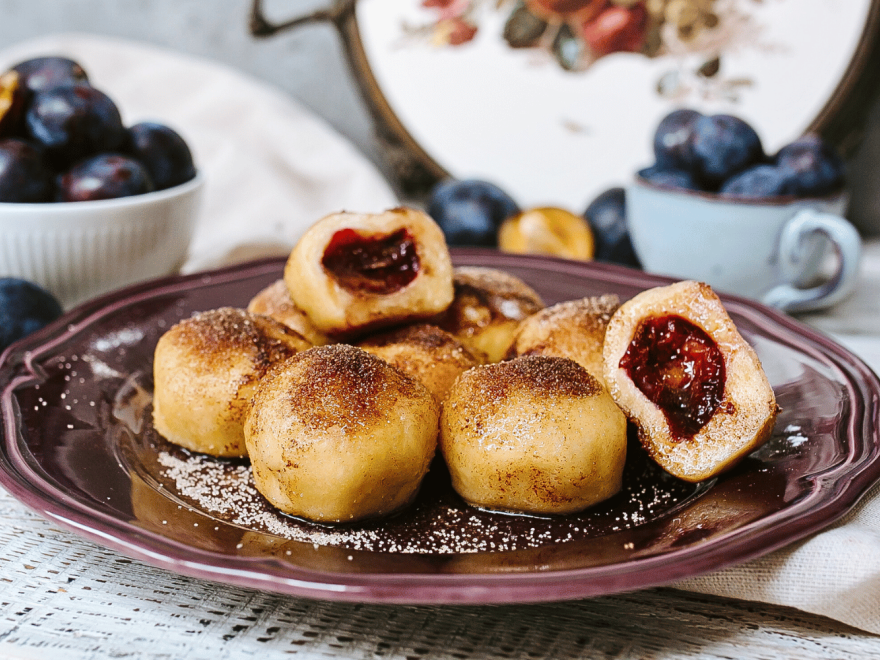 Gluten-free plum balls from potato dough