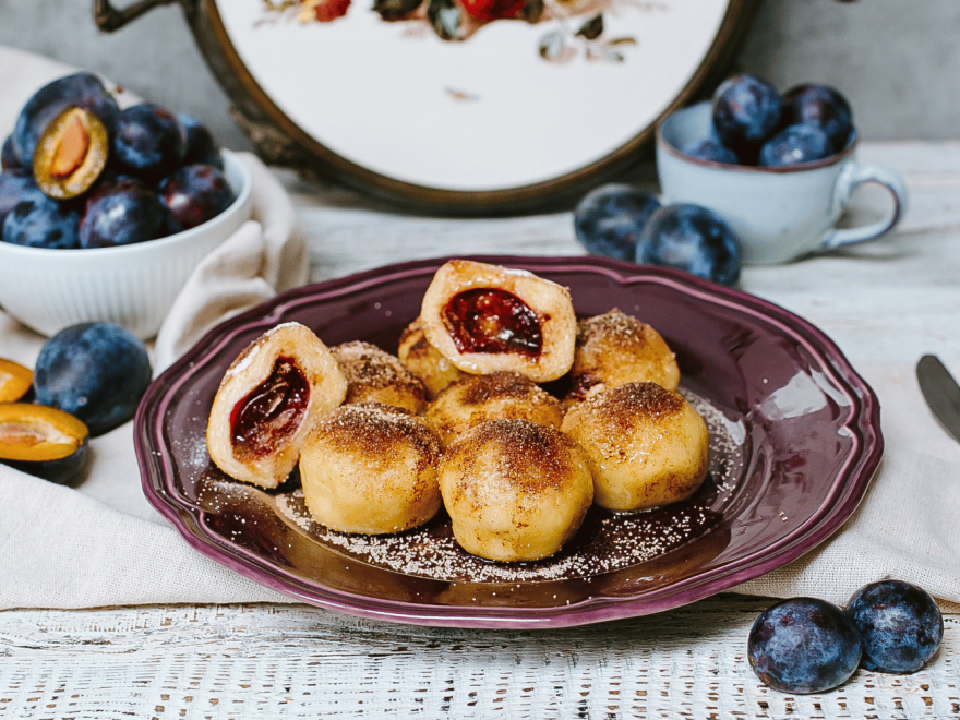 Gluten-free plum balls from potato dough