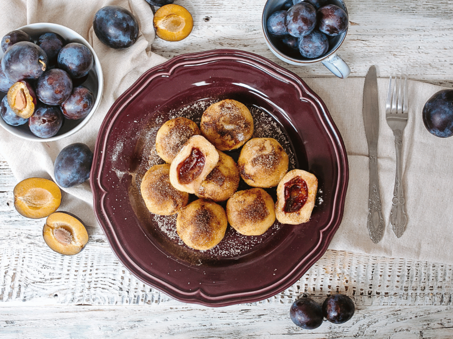 Gluten-free plum balls from potato dough