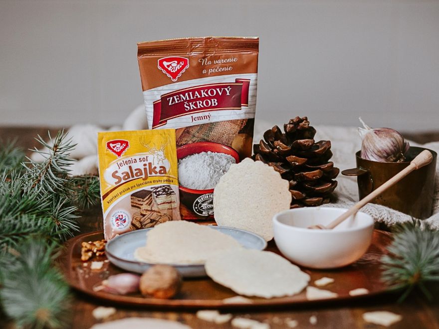 Crispy gluten-free Christmas wafers without eggs and milk