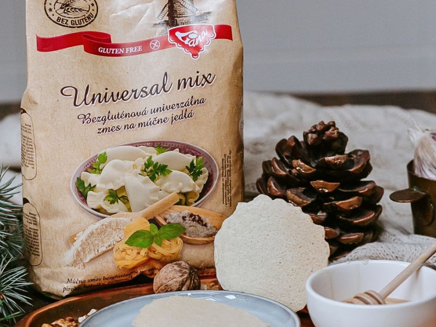 Crispy gluten-free Christmas wafers without eggs and milk