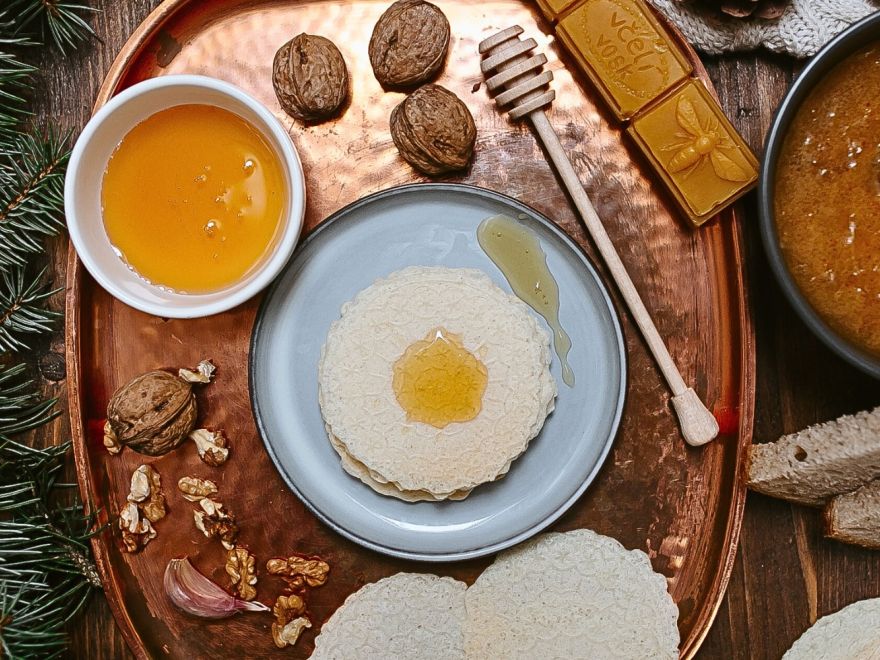 Crispy gluten-free Christmas wafers without eggs and milk