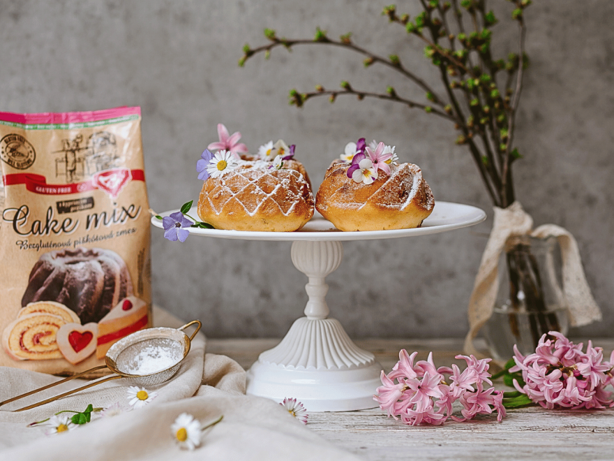 Bezglutenowa, pachnąca cynamonowa babka