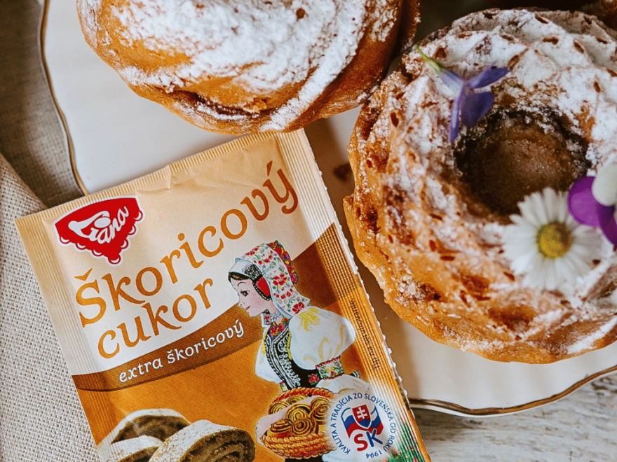 Bezglutenowa, pachnąca cynamonowa babka