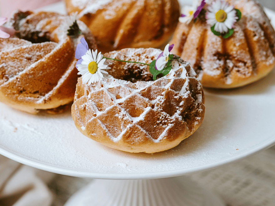 Bezglutenowa, pachnąca cynamonowa babka