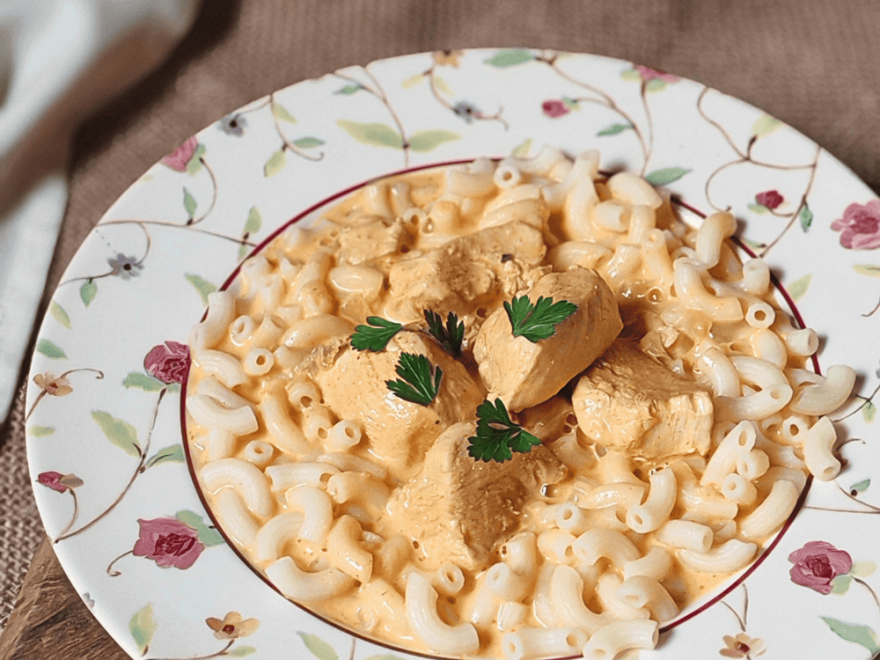 Kurací paprikáš s bezlepkovými kolienkami Liana