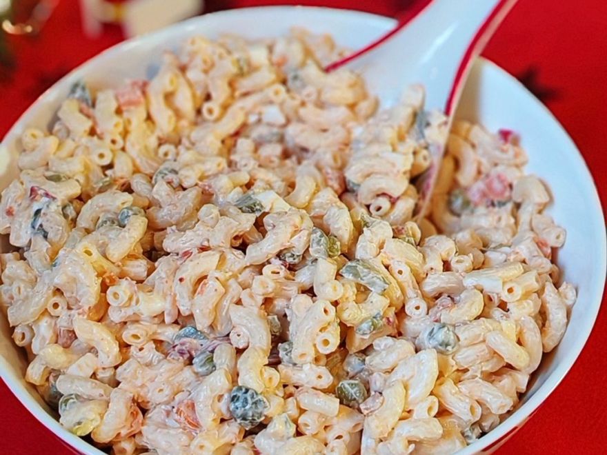 Fałszywa „ziemniaczana” sałatka z makaronu kolanka