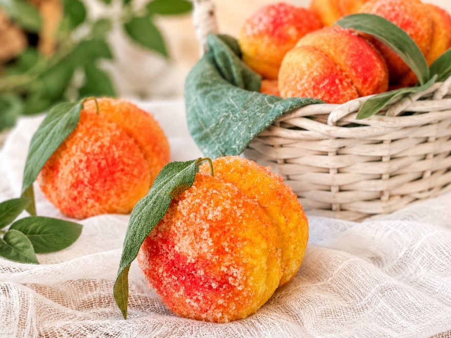 Gluten-free peaches: a retro dessert in a modern 3D design