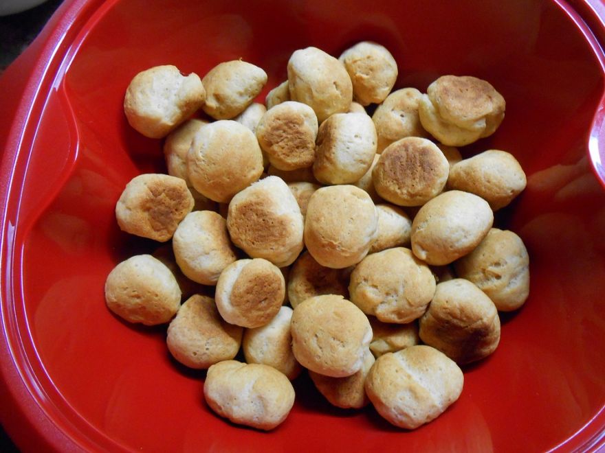Gluten-free toast with poppy seeds, cottage cheese or cabbage