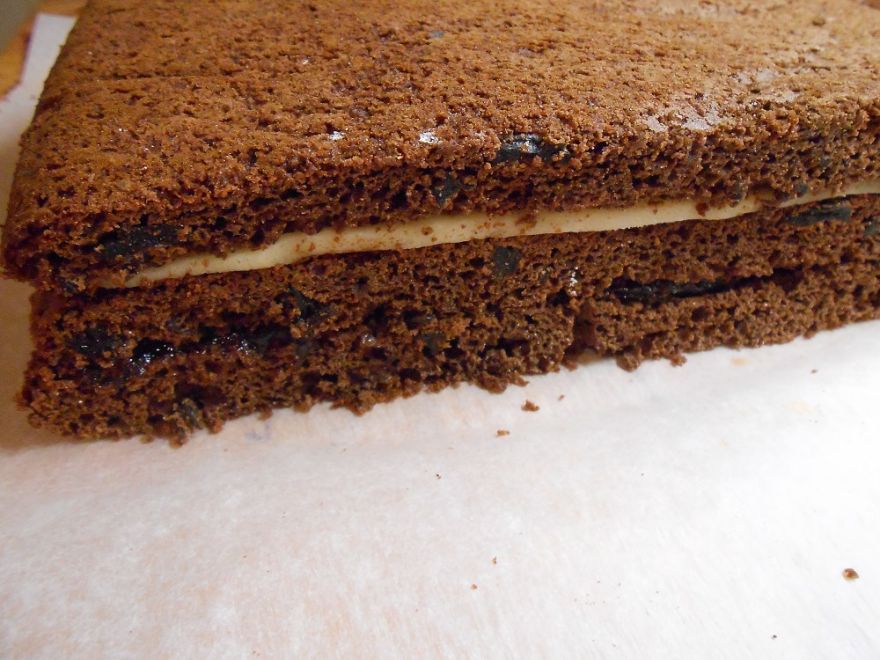 Bezlepkový švestkový perník s marcipánem