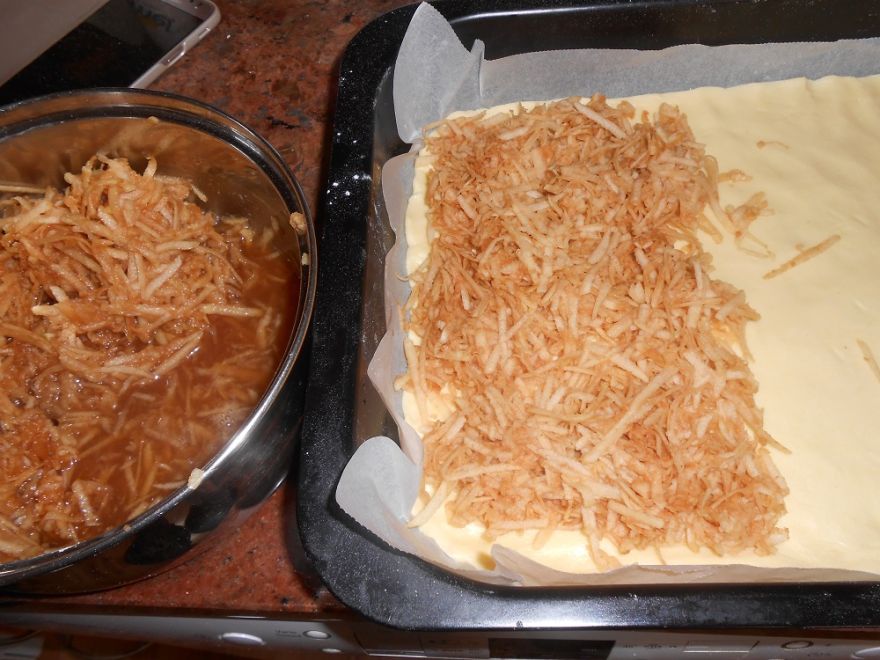 Glutenfreier geriebener Apfel oder Käsekuchen
