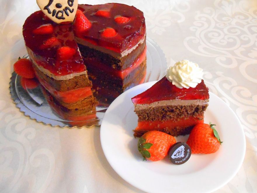 Gluten-free Valentine&#39;s fruit cake